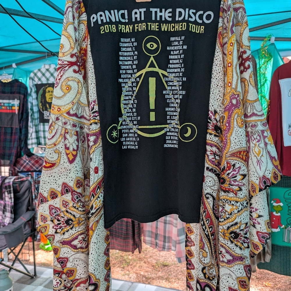 PANIC AT THE DISCO CONCERT Poncho Scarf T-shirt Hand Crafted Upcycled - Picture 9 of 9